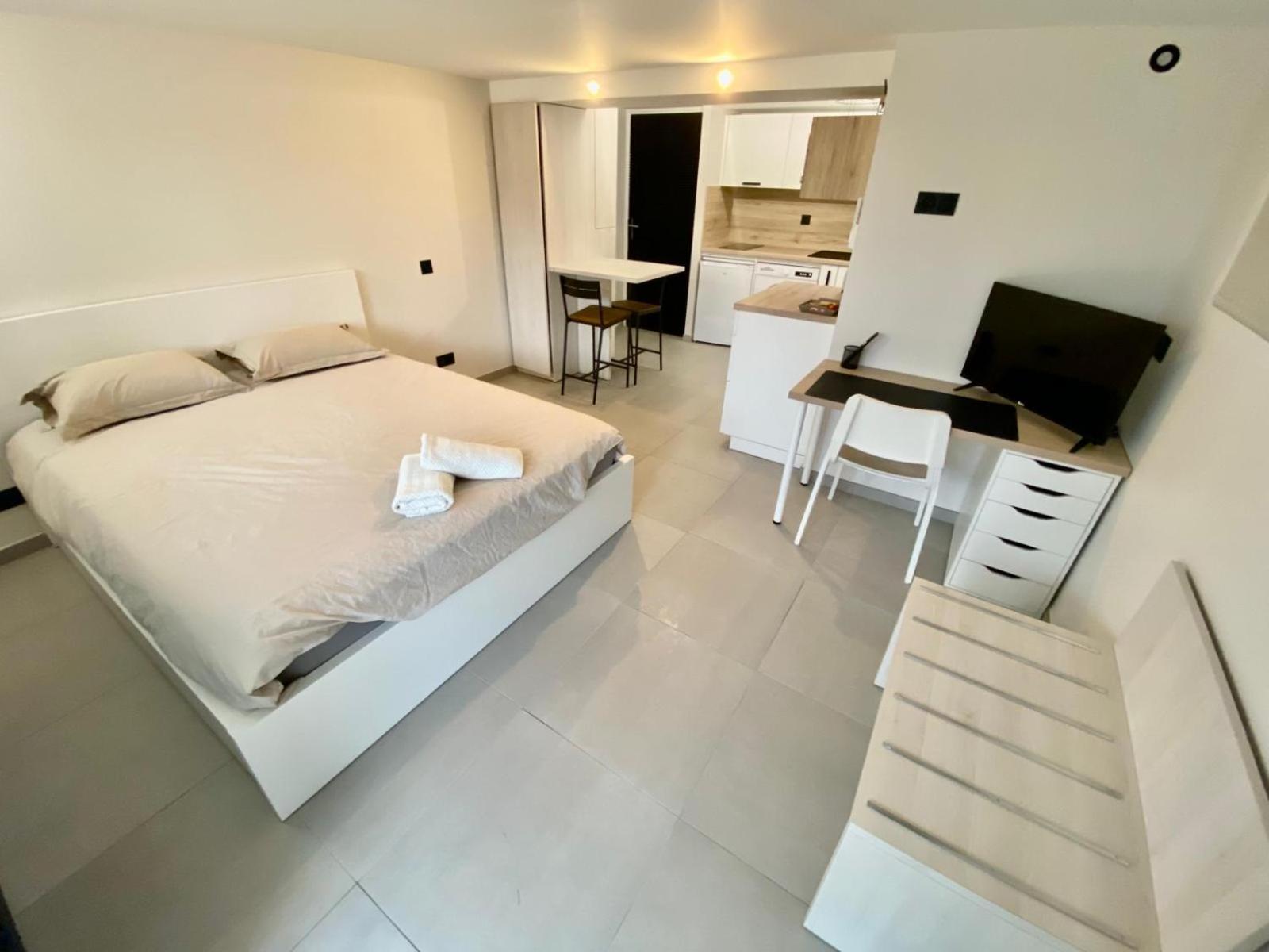 Studio Chez L'Habitant Avec Piscine Commune Grieges Экстерьер фото